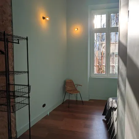 Designer Loft In Center *